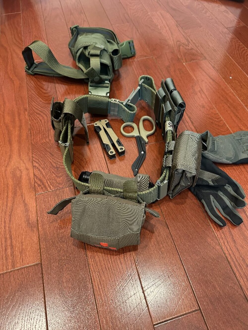 Multi Utility Tactical/Hunting Waist Belt with Pistol Holster/ Mag Holder